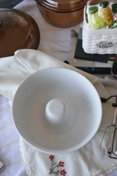 *RARIDADE* Forma de porcelana Pozzani anos 70 - comprar online