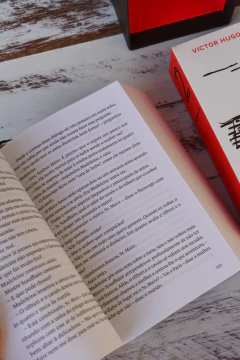 *Box raro e de colecionador* - Clássico "Os Miseráveis", de Victtor Hugo na internet