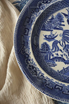 Raro prato fundo faiança inglesa "willow" - Rasgada Janela Curadoria Vintage