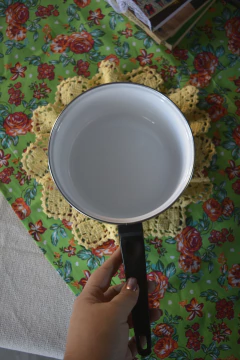 Panelas esmaltadas (ágata) anos 70 - Rasgada Janela Curadoria Vintage