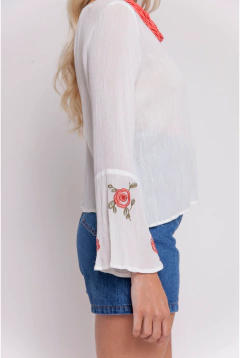 Blusa blanca bordada - WorldHouse