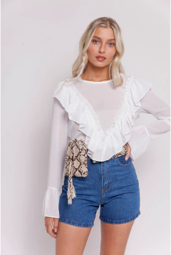Blusa blanca volados