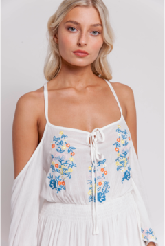 Vestido bordado blanco en internet