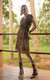 Vestido Mid Raquel Estampa Feline Marrom - comprar online