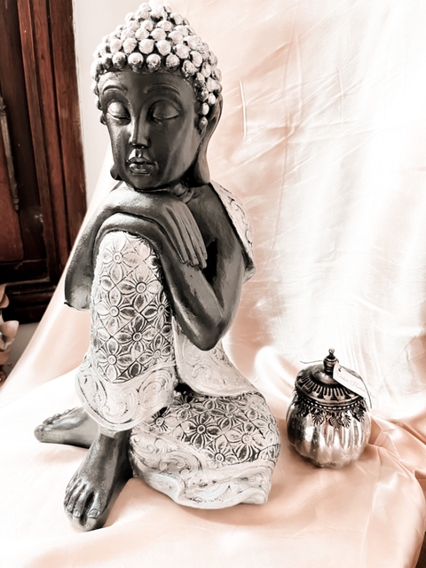 Buda descansando en rodilla XL