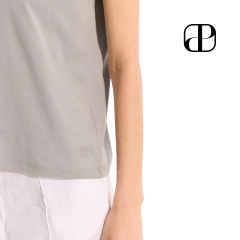 REMERA PORTSAID BASICA ESCOTE EN V - tienda online