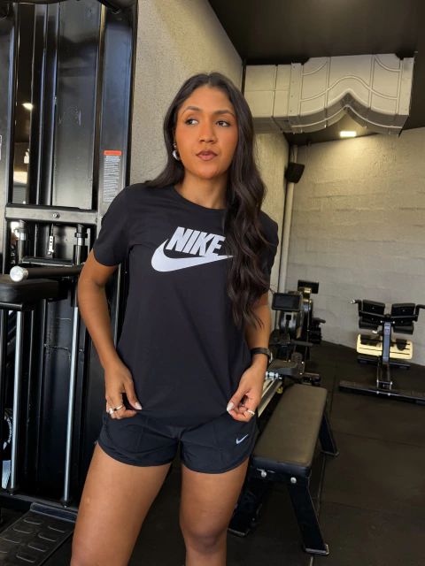 Camiseta Nike Feminina - Camiseta W NSW Tee Essential IC SP 25 - comprar online