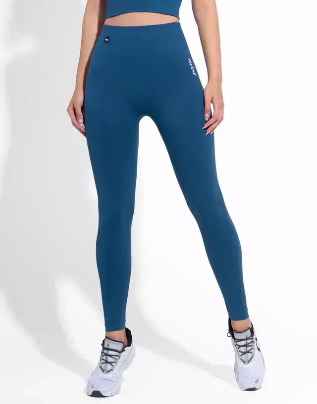 Calza básica azul de Chaco Touché