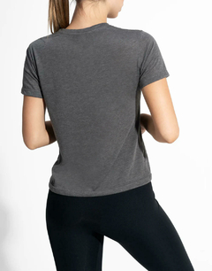 REMERA BASIC DARK GREY TEE - comprar online