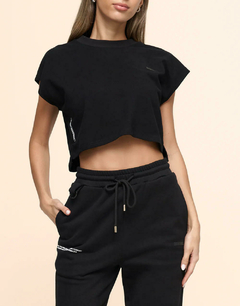 REMERA LEGACY BLACK TEE