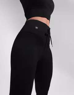 Imagen de CALZA SEAMLESS BLACK CORD