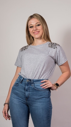 REMERAS ANIMAL PRINT - HOMBROS