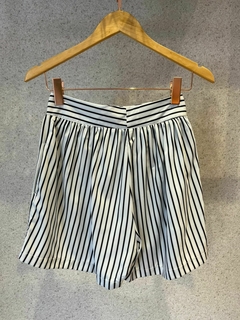 Shorts Listrado P&B - comprar online