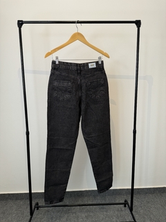 Calça Mom Jeans Preto na internet