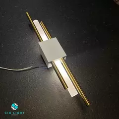 Arandela de Parede LED 3000K 6W Bivolt 49x8cm Metal e Acrílico Dourado - Sunshine Lustres e Iluminação