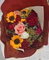 Buquê de Rosas com Girassóis
