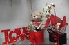 Combo letreiro "LOVE" + caixa "just for you" + Ursinho + Ferrero Rocher 12 unidades + Baby Chandon + Orquídea Manchadinha