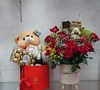 Combo Arranjo de rosas com mosquitinho no vaso branco + ursinho com Ferrero Rocher e mini chandon na caixa "just for you"