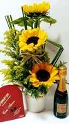 Combo arranjo girassol + bombons 5 unidades + baby champanhe