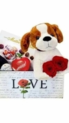 Cesta Love pelúcia cachorrinho + guloseimas