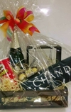 Cesta Surpresa + Garrafa de Chandon + 2 Taças no suporte + Ferrero rocher 6 unidade + pringles