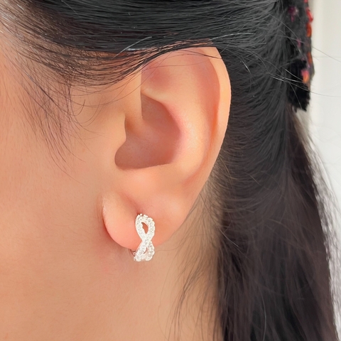 Argola Cravejada Infinito Prata 925 - comprar online