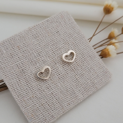 Brinco Coração Vazado Liso Prata 925