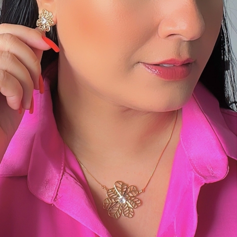 Conjunto de Flor Vazada Banhado a Ouro - comprar online