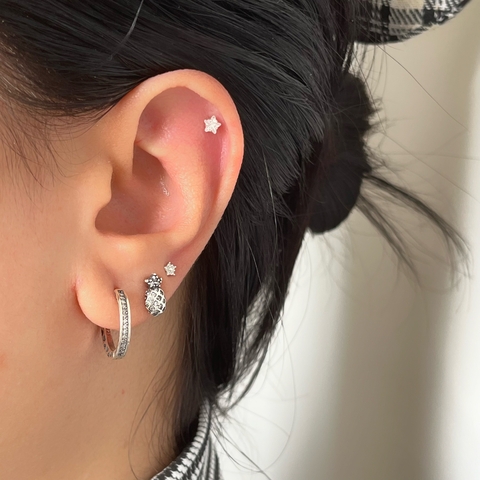 Argola Cravejada com Resina Rosa Prata 925