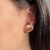 Brinco Ear Hook Curvo Liso Banhado a Ouro