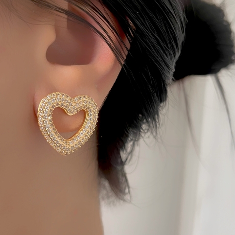Brinco Coração Cravejado Banhado a Ouro