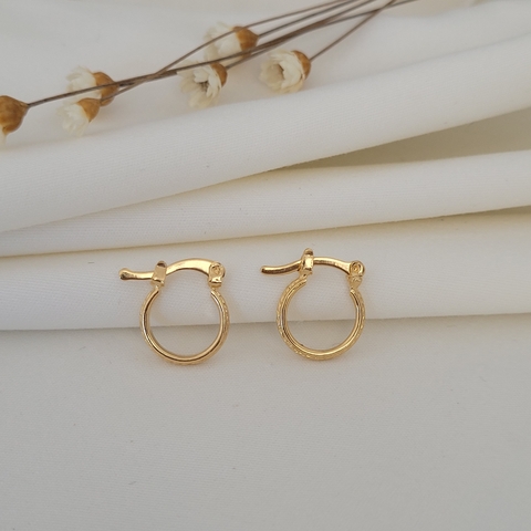 Argola Texturizada Pino Italiano Banhado a Ouro