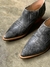 Zapato Gris gastado