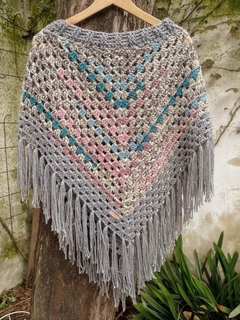 Poncho con flecos - Mio - comprar online