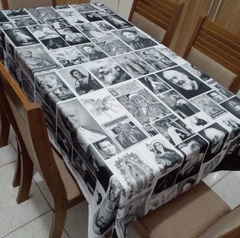 TOALHA DE MESA TODOS OS SANTOS PRETA E BRANCA