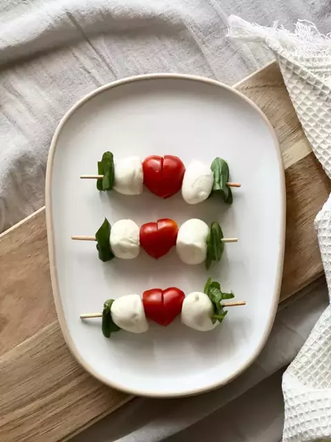 Plato Playo irregular Sara- Blanco y Negro