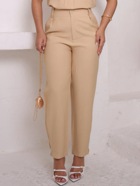 Calça Feminina Alfaiataria Recorte Cenoura - Diana