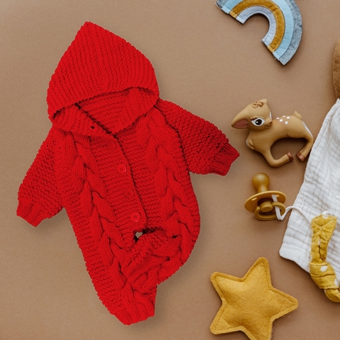 Macacão de capuz com tranças