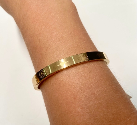 Bracelete dourado de metal de n. sra. aparecida