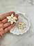 Brinco flor esmaltado bijuteria