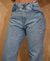 Calça jeans com aplicação de brilho