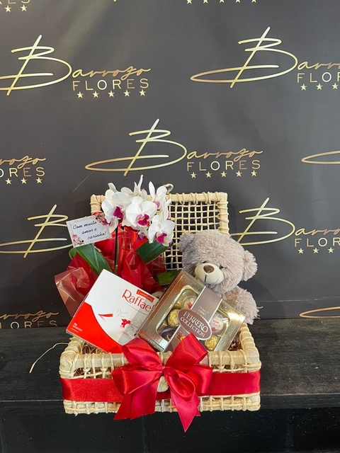 Cesta Orquídea e Pelucia