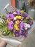 Buquê campestre com orquídea na internet