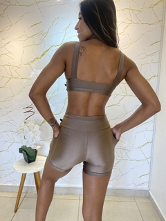 Shorts ESSENCIAL na internet