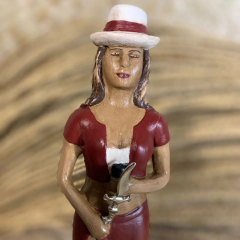 Imagem Estátua Maria Malandra com Saia Vermelha Umbanda - O Santo Bateu
