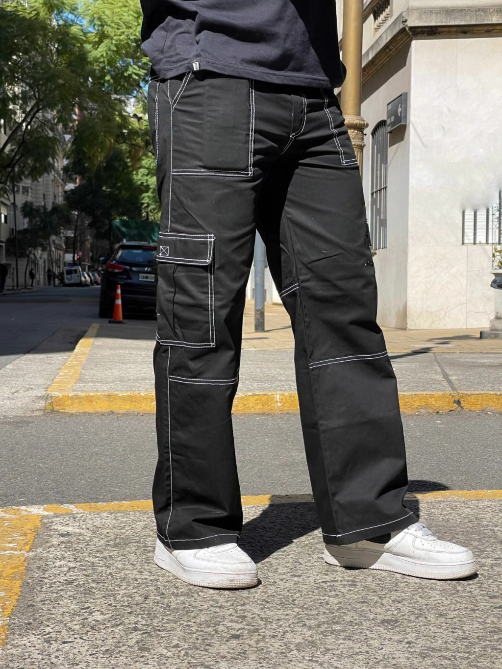 Pantalón cargo de gabardina rígida