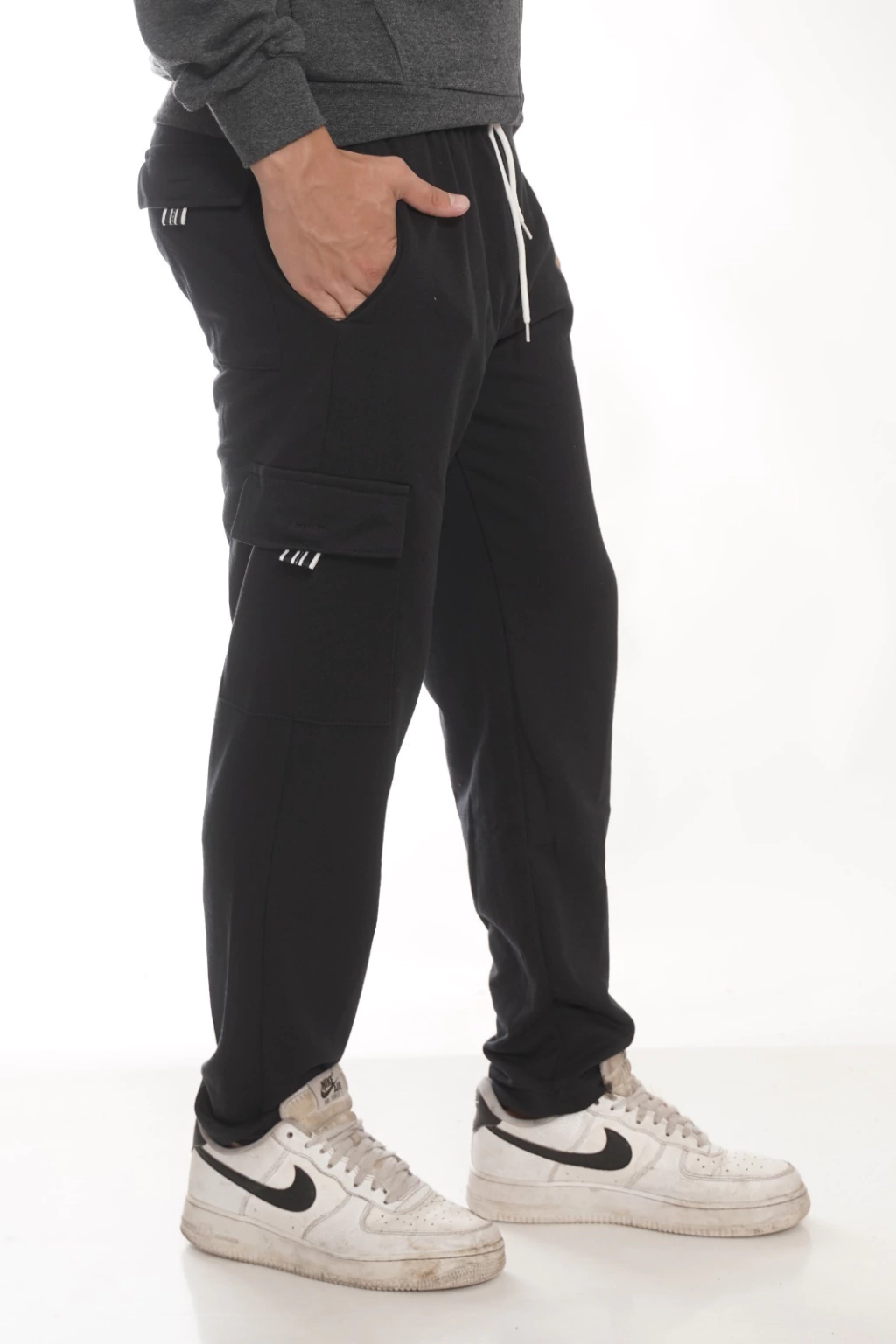 Jogging rustico recto con bolsillos cargo