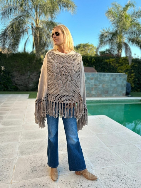 PONCHO MAGDA