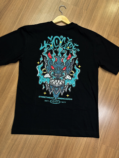 CAMISETA CHARIZARD PRETA TRIP SIDE na internet