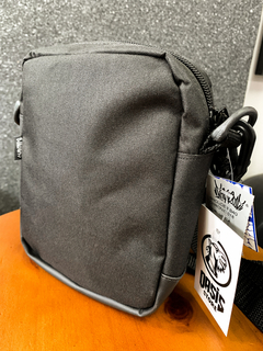 SHOULDER BAG TAG GRAFFITI PRETA CHRONIC - OÁSIS COMPANY
